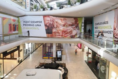 Cartel de reforma para las nuevas aperturas en Vallsur. -PHOTOGENIC