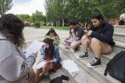 Segunda convocatoria de la EBAU en el aulario de Valladolid.- PHOTOGENIC