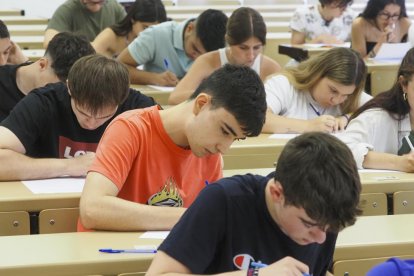 Segunda convocatoria de la EBAU en el aulario de Valladolid.- PHOTOGENIC