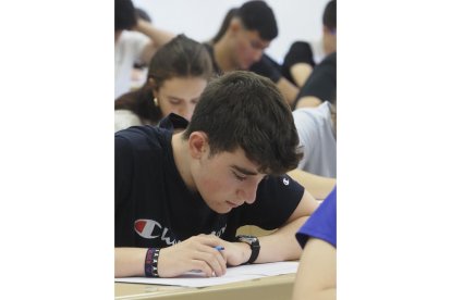 Segunda convocatoria de la EBAU en el aulario de Valladolid.- PHOTOGENIC