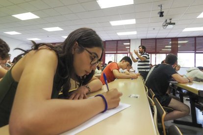 Segunda convocatoria de la EBAU en el aulario de Valladolid.- PHOTOGENIC