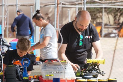 Sincronización de pilotos y mecánicos en el paddock. PHOTOGENIC