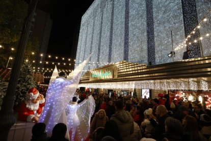 02/12/2022. VALLADOLID. Encendido de luces de El Corte Inglés. PHOTOGENIC/ CARLOS LLORENTE