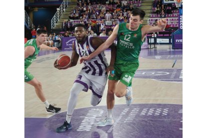 UEMC Real Valladolid Baloncesto-Amics Castelló. / PHOTOGENIC