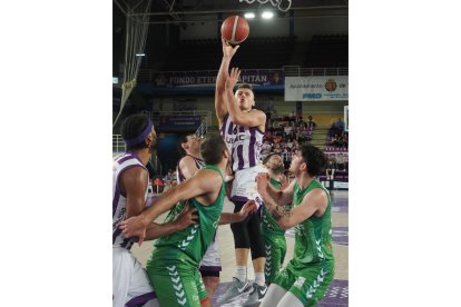 UEMC Real Valladolid Baloncesto-Amics Castelló. / PHOTOGENIC