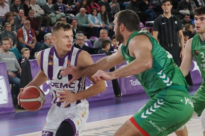 UEMC Real Valladolid Baloncesto-Amics Castelló. / PHOTOGENIC