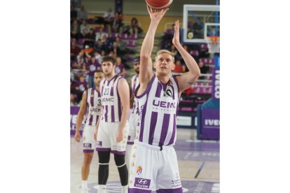 UEMC Real Valladolid Baloncesto-Amics Castelló. / PHOTOGENIC