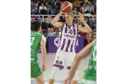 UEMC Real Valladolid Baloncesto-Amics Castelló. / PHOTOGENIC