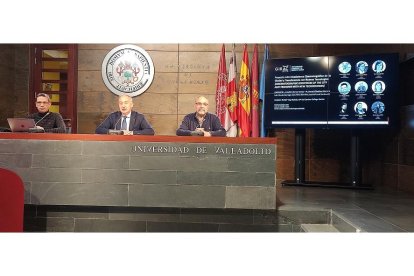 Iván Rincón, Antonio Largo y Eusebio Alonso, hoy, durante la presentación de la webapp