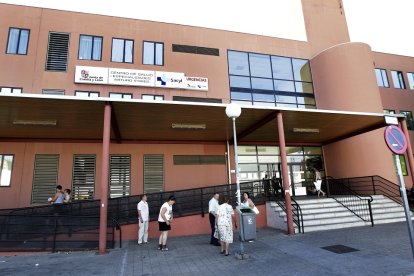 Fachada del centro de salud de Arturo Eyries. J.M. LOSTAU