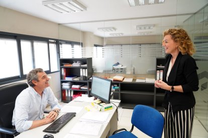 La directora general de Vivienda de la Junta de Castilla y León, María Pardo, visita la oficina antiokupación de la Cámara de la Propiedad Urbana de Valladolid.- ICAL