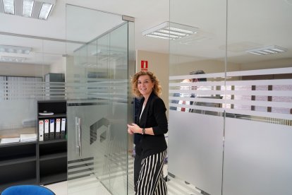 La directora general de Vivienda de la Junta de Castilla y León, María Pardo, visita la oficina antiokupación de la Cámara de la Propiedad Urbana de Valladolid.- ICAL