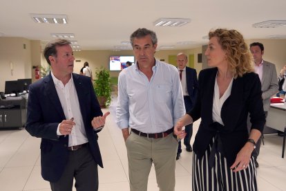 La directora general de Vivienda de la Junta de Castilla y León, María Pardo, visita la oficina antiokupación de la Cámara de la Propiedad Urbana de Valladolid.- ICAL