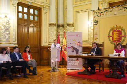 Lectura del Manifiesto del Día Internacional de la Mujer, con motivo del 8 de marzo, a cargo de la presidenta de la Confederación Española de Asociaciones de Padres y Madres del Alumnado (Ceapa), Luisa María Capellán.- ICAL
