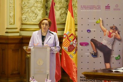 Lectura del Manifiesto del Día Internacional de la Mujer, con motivo del 8 de marzo, a cargo de la presidenta de la Confederación Española de Asociaciones de Padres y Madres del Alumnado (Ceapa), Luisa María Capellán.- ICAL