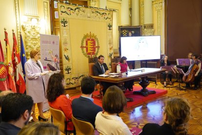 Lectura del Manifiesto del Día Internacional de la Mujer, con motivo del 8 de marzo, a cargo de la presidenta de la Confederación Española de Asociaciones de Padres y Madres del Alumnado (Ceapa), Luisa María Capellán.- ICAL