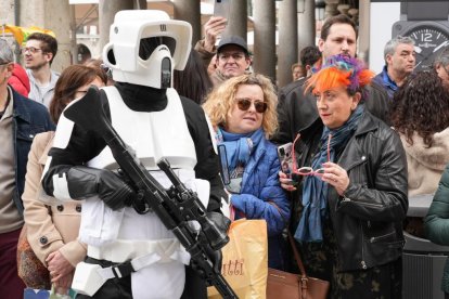Desfile de cosplay en la Plaza Mayor de Valladolid por el Salón del Cómic y Manga XVII. -J.M. LOSTAU
