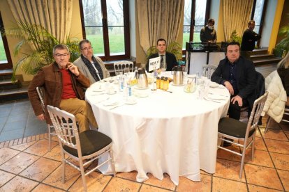 Alberto Bores (Secretario Ejecutivo del Consejo Evangélico de Castilla y León), Juan Ramón Jiménez (Experiencia Silver al servicio de la empresa), Guillermo López de Bustos (Abogado en Lex Laborum Abogados), y David Vallejo Curto (Director de Áreas de Vending). Club de Prensa El Mundo - Conversaciones Políticas con Óscar Puente. -J.M. LOSTAU