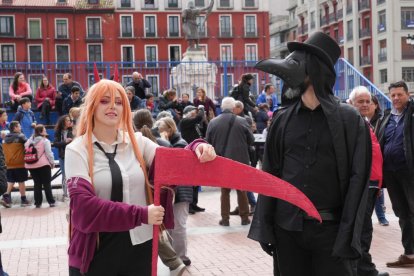 Desfile de cosplay en la Plaza Mayor de Valladolid por el Salón del Cómic y Manga XVII. -J.M. LOSTAU