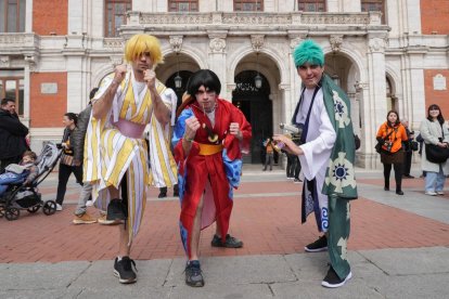 Desfile de cosplay en la Plaza Mayor de Valladolid por el Salón del Cómic y Manga XVII. -J.M. LOSTAU
