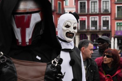 Desfile de cosplay en la Plaza Mayor de Valladolid por el Salón del Cómic y Manga XVII. -J.M. LOSTAU