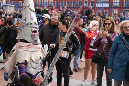 Desfile de cosplay en la Plaza Mayor de Valladolid por el Salón del Cómic y Manga XVII. -J.M. LOSTAU