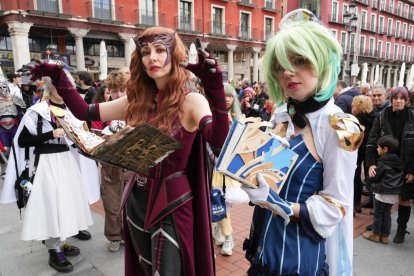 Desfile de cosplay en la Plaza Mayor de Valladolid por el Salón del Cómic y Manga XVII. -J.M. LOSTAU