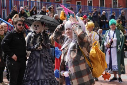 Desfile de cosplay en la Plaza Mayor de Valladolid por el Salón del Cómic y Manga XVII. -J.M. LOSTAU