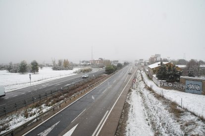 Nieve en la A-62 en el término municipal de Geria.- ICAL
