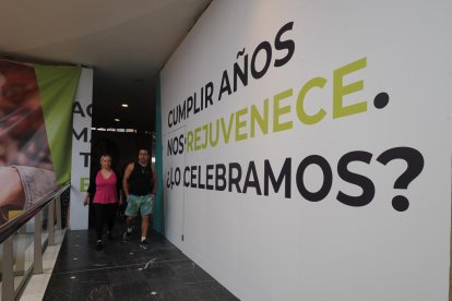 Cartel de la reforma de la nueva zona de restauración y ocio del centro comercial Vallsur - PHOTOGENIC