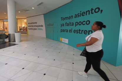 Cartel de la reforma de la nueva zona de restauración y ocio del centro comercial Vallsur - PHOTOGENIC