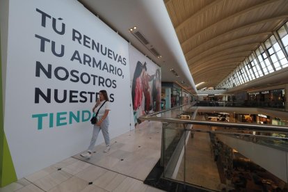 Cartel de la reforma de la nueva zona de restauración y ocio del centro comercial Vallsur - PHOTOGENIC