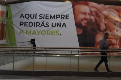 Cartel de la reforma de la nueva zona de restauración y ocio del centro comercial Vallsur - PHOTOGENIC