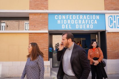 La delegada del Gobierno en Castilla y León, Virginia Barcones y el alcalde de Valladolid, Óscar Puente, presentan el proyecto de recuperación y mejora de la calle Canal. - ICAL
