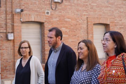 La subdelegada Alicia Villar; la delegada del Gobierno en Castilla y León, Virginia Barcones; la presidenta de la Confederación Hidrográfica del Duero, María Jesús Lafuente, y el alcalde de Valladolid, Óscar Puente, presentan el proyecto de recuperación y mejora de la calle Canal. - ICAL