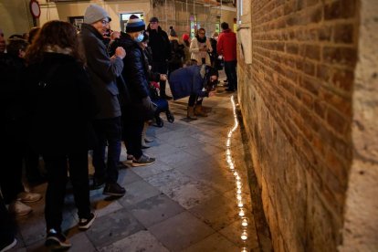 El Día de las Velitas se celebró en el entorno la iglesia de San Martín.  - LOSTAU