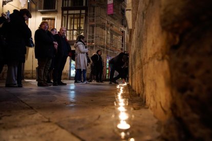 El Día de las Velitas se celebró en el entorno la iglesia de San Martín.  - LOSTAU