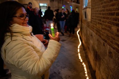 El Día de las Velitas se celebró en el entorno la iglesia de San Martín.  - LOSTAU