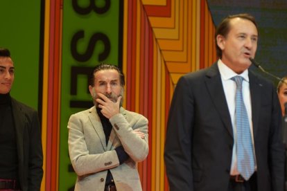 Antonio de la Torre, al fondo, en la gala de inauguración de la 68 Seminci. -PHOTOGENIC