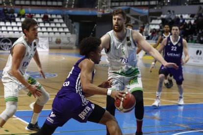 Tau Castelló - UEMC Real Valladolid Baloncesto. / LOF