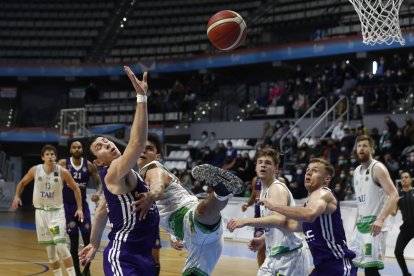 Tau Castelló - UEMC Real Valladolid Baloncesto. / LOF