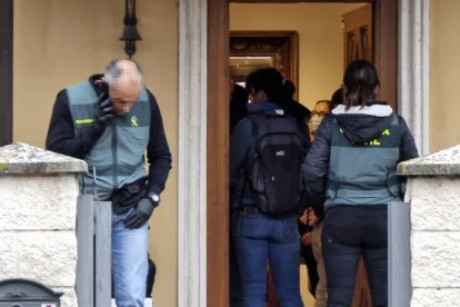Operación policial de armas en el chalé de un ex militar en Arroyo de la Encomienda. PHOTOGENIC