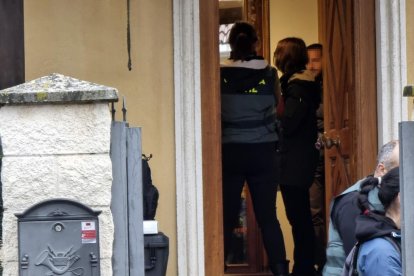 Operación policial de armas en el chalé de un ex militar en Arroyo de la Encomienda. PHOTOGENIC