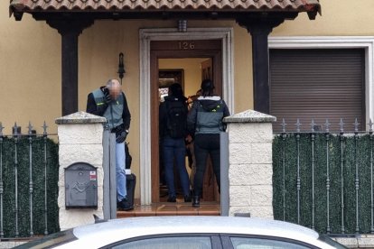 Operación policial de armas en el chalé de un ex militar en Arroyo de la Encomienda. PHOTOGENIC