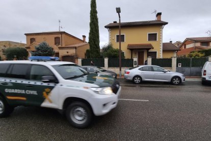 Operación policial de armas en el chalé de un ex militar en Arroyo de la Encomienda. PHOTOGENIC