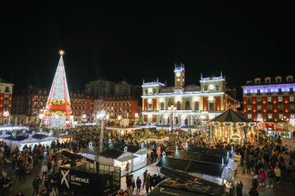El encendido navideño en la Plaza Mayor. -PHOTOGENIC.
