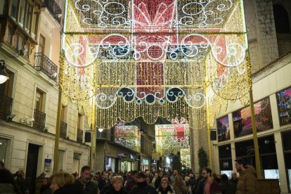 Iluminación de Navidad en el centro de Valladolid. -PHOTOGENIC