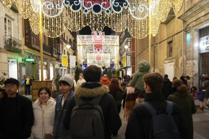 Iluminación de Navidad en el centro de Valladolid. -PHOTOGENIC
