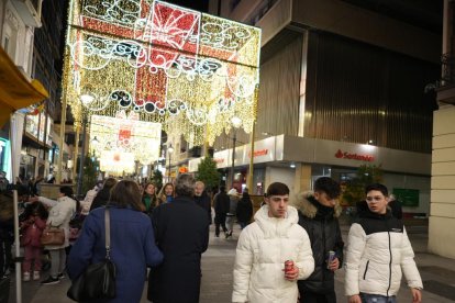 Iluminación de Navidad en el centro de Valladolid. -PHOTOGENIC