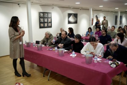 La primera cata de vino diseñado por inteligencia artificial promovida por la UEMC y celebrada en la Oficina de Turismo de Valladolid - PHOTOGENIC